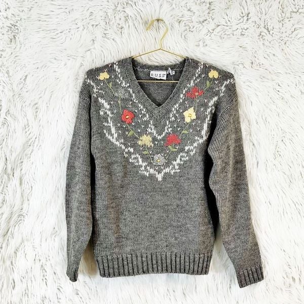 Vintage floral embroidered pullover sweater
