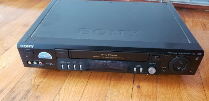 Sony SLV-799HF VCR/VHS Video Cassette Recorder Player with AV Cable