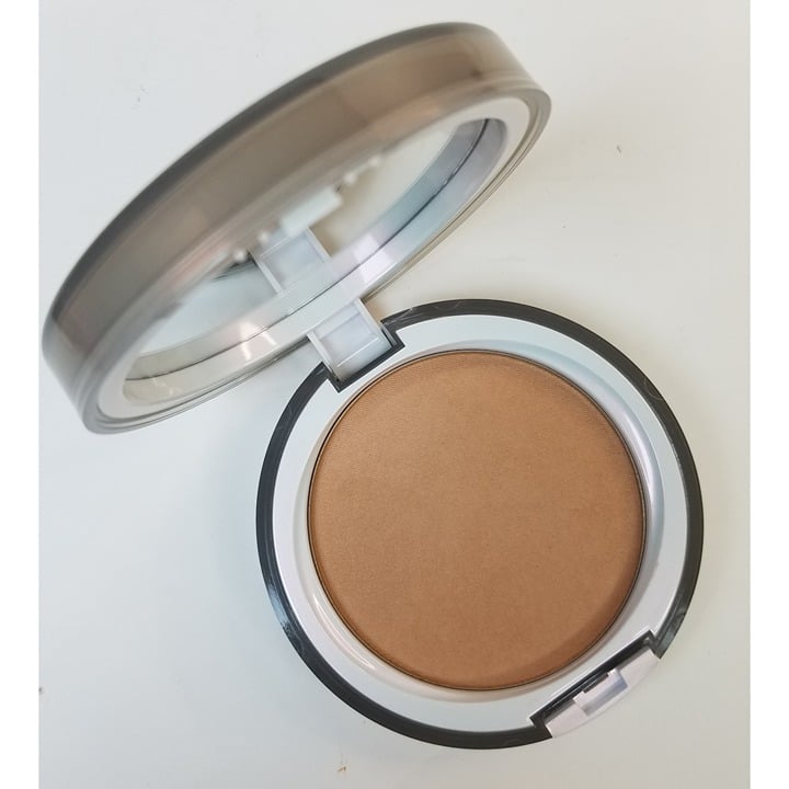 Melt Cosmetics Medium Glazed Skin Sheer Finishing Powder