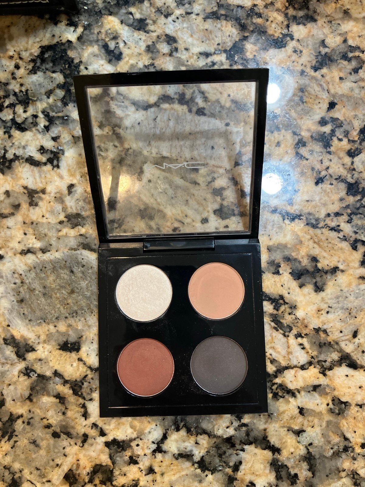 MAC cosmetics eyeshadow palette in Rimal Dahabia
