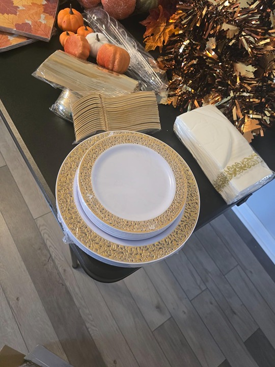 160pcs White Gold Plastic Plates, Christmas Gold Plastic Dinnerware Set