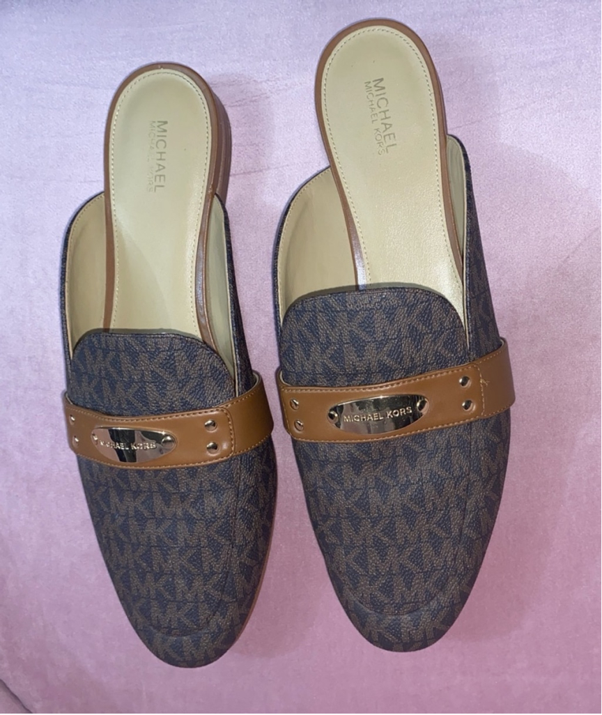 Michael Kors PV22B Women’s PreLoved Size 10M Logo Plate Mule