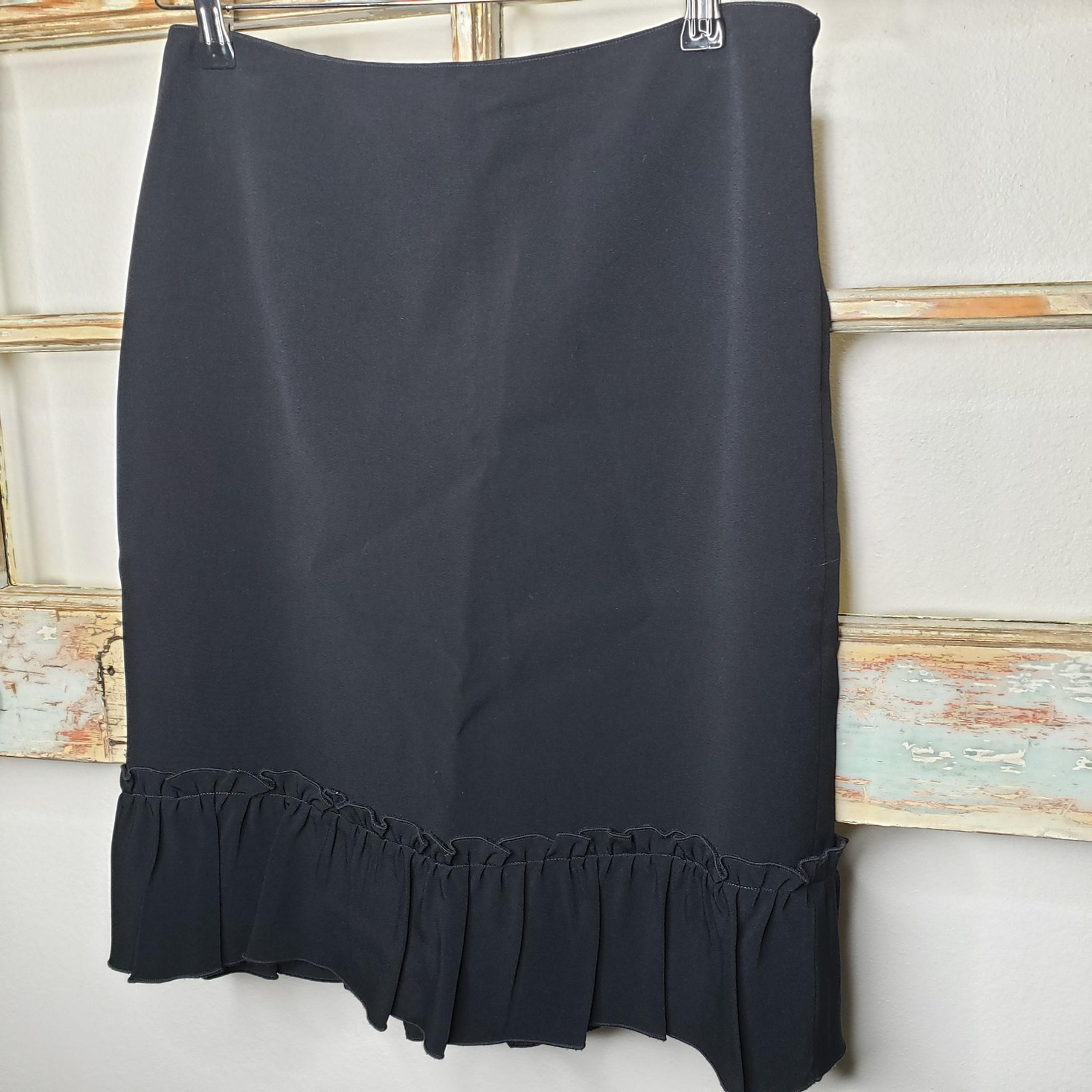 NWT Moschino Black Classic Ladies Skirt with Pleated Hemline size 8