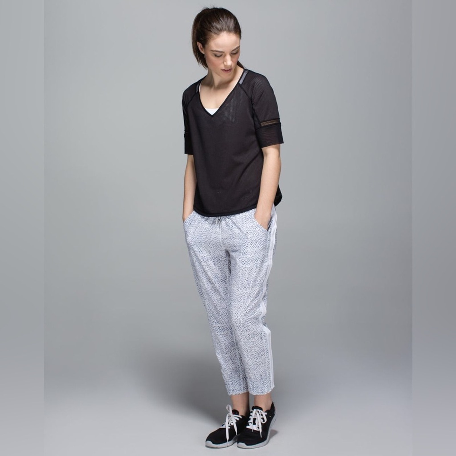 Lululemon Tearaway Pant in Dottie Dash Black White Size 4.