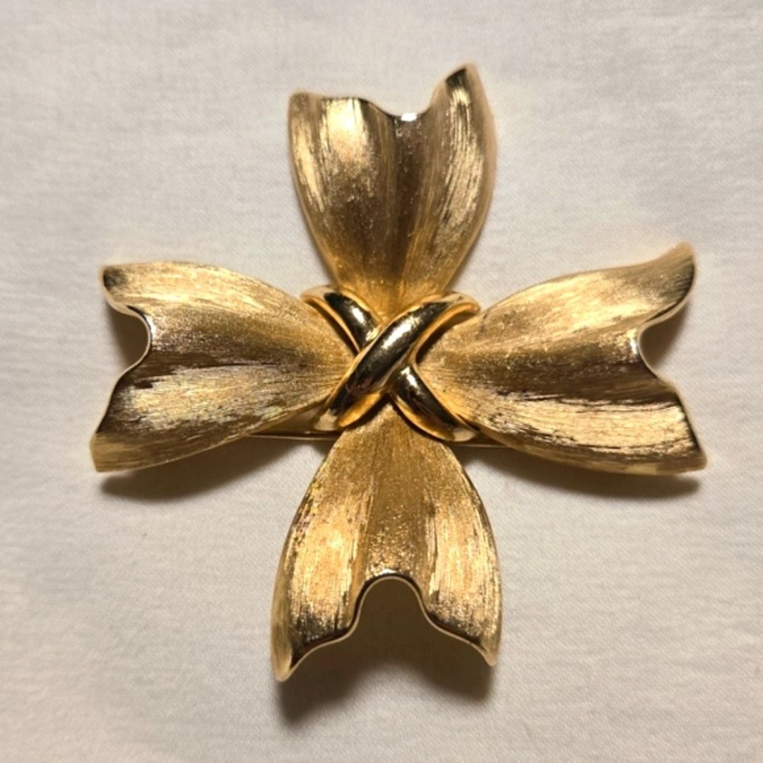 Vintage Trifari Maltese Cross Satin Brushed Textured Gold Tone Brooch Pin