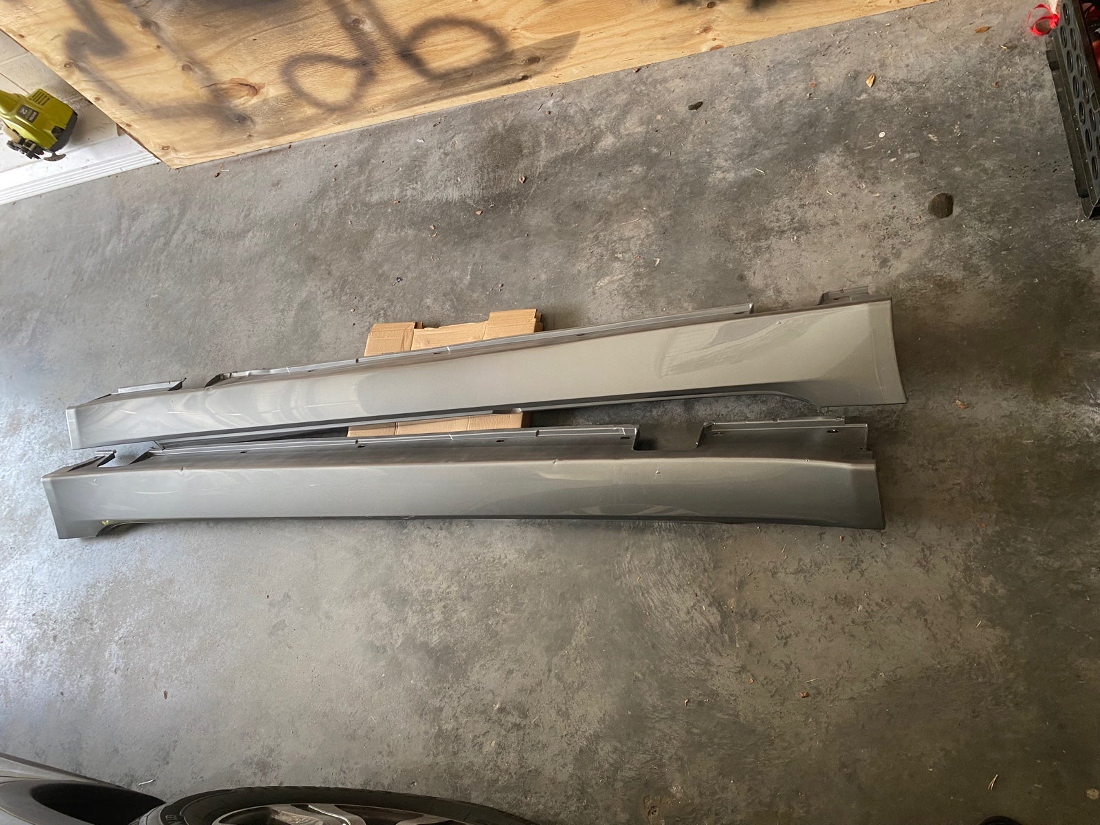 2008-2010 BMW E60 LCI 528I RIGHT AND LEFT SET ROCKER PANEL SIDE SKIRT PANELS OEM