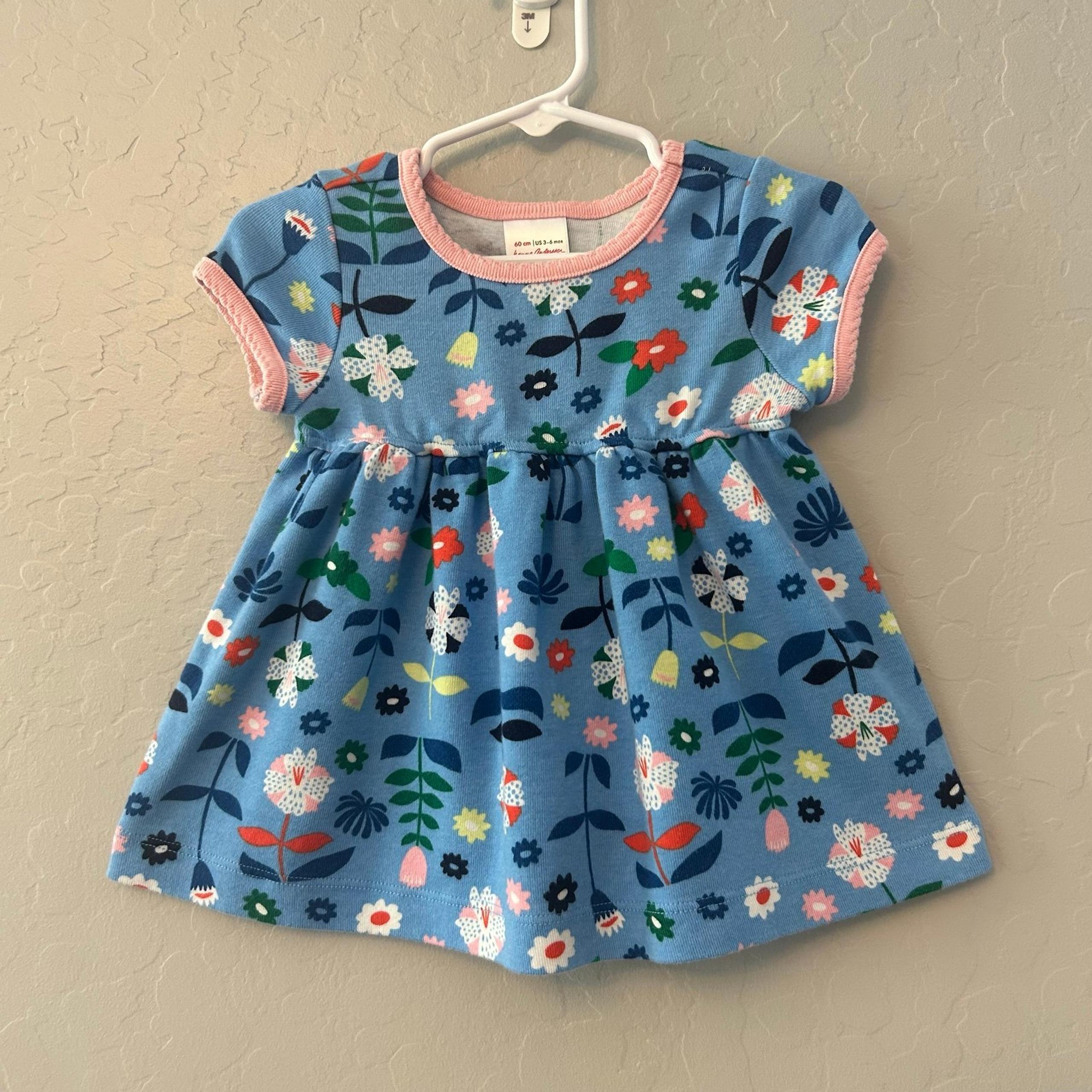 Hanna Andersson organic cotton floral short sleeve dress in map blue sz 3-6 mo