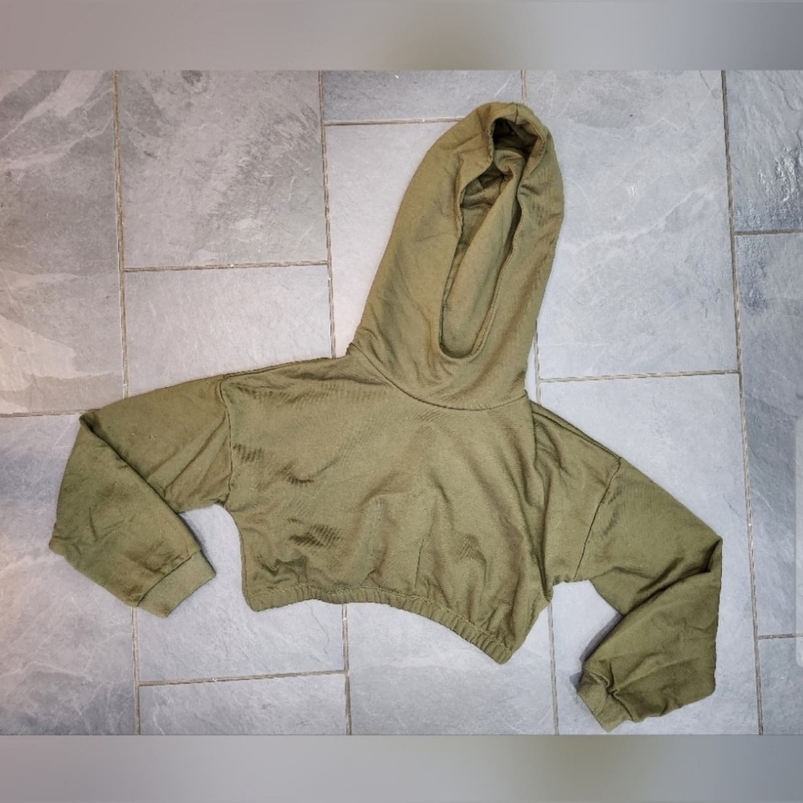 naked wardrobe cropped hoodie- moss (xl)