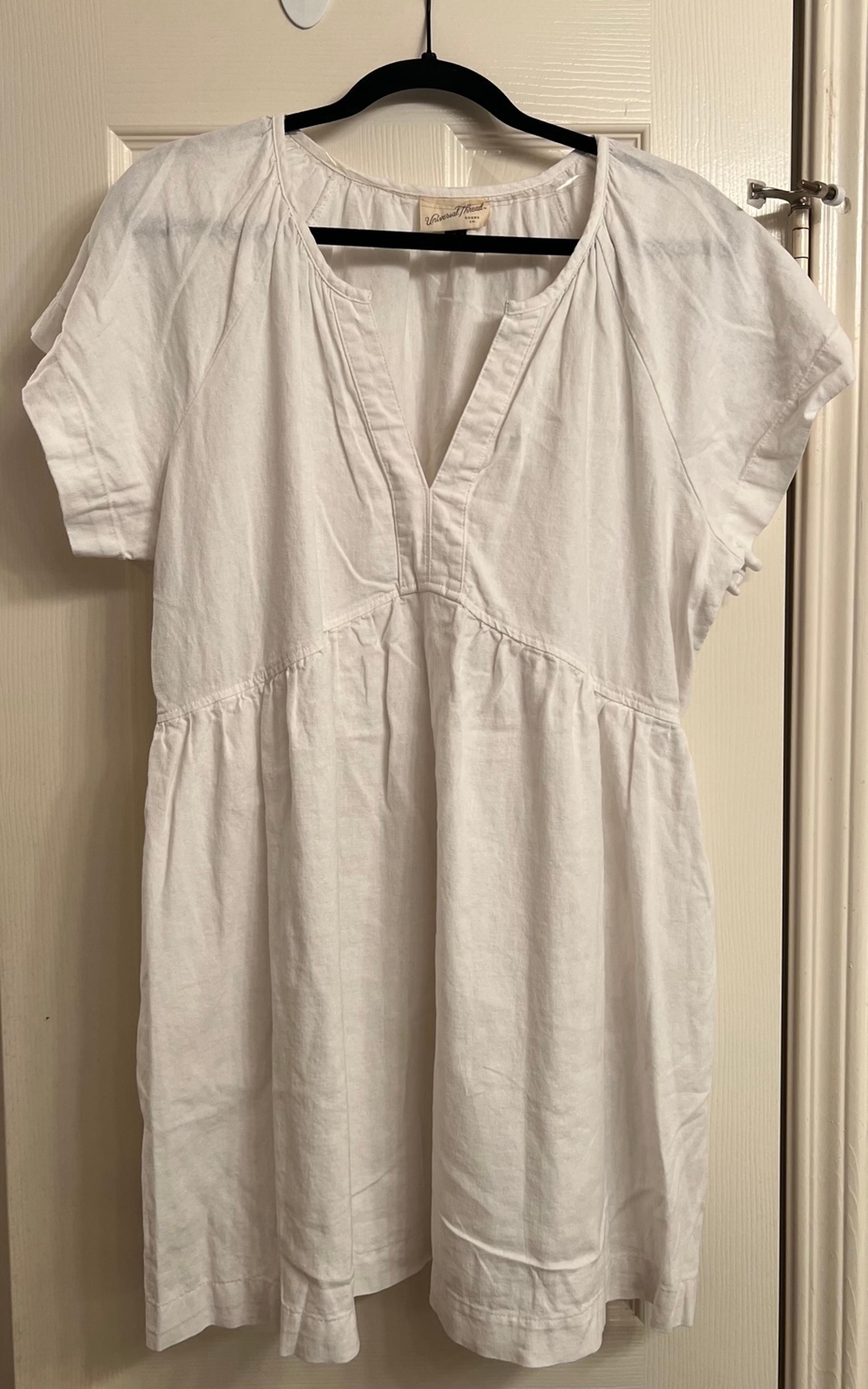 Universal Thread White Flutter Sleeve Blouse Size Large