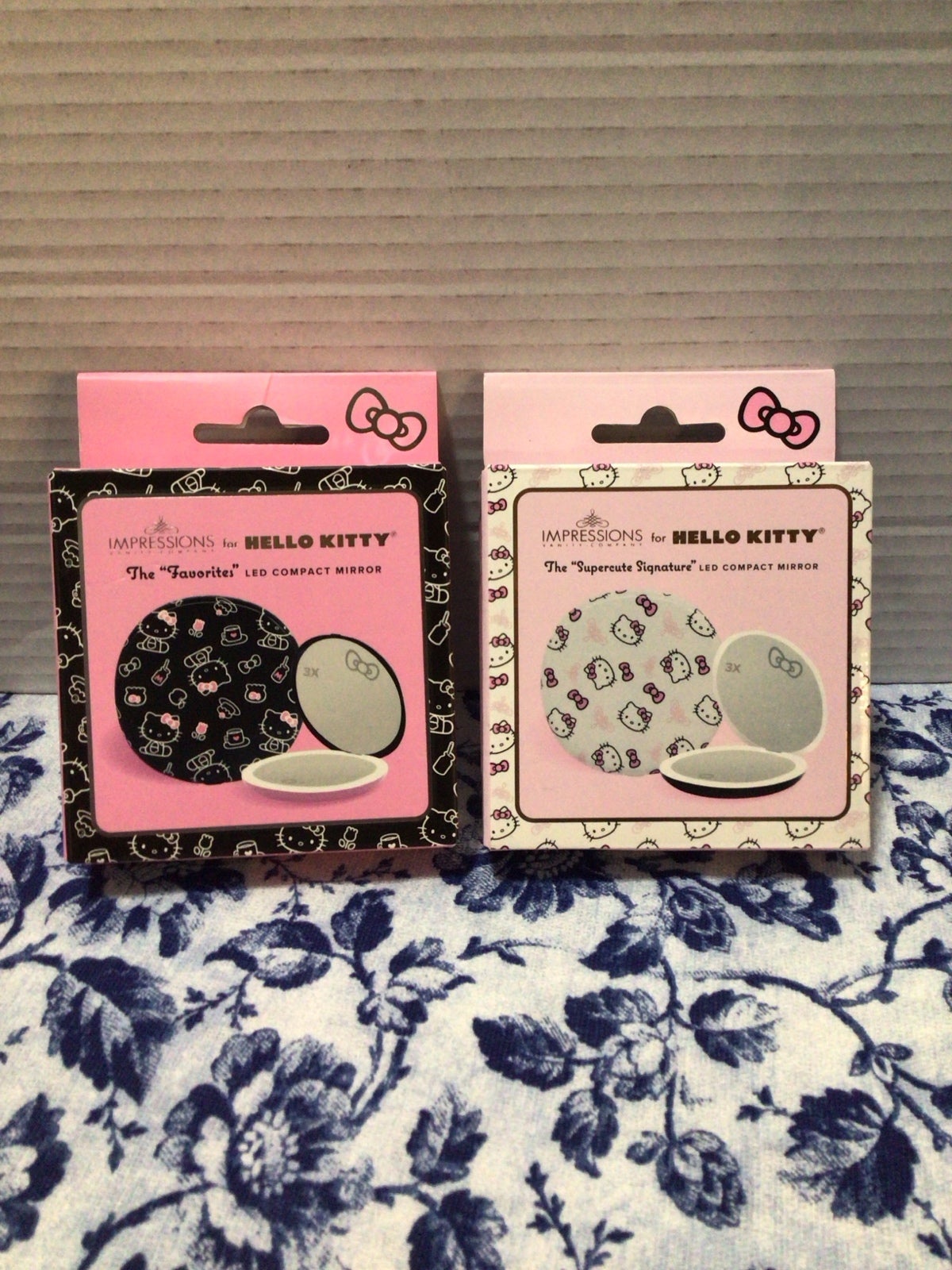 #32MN IMPRESSION HELLO KITTY (1)ITEM ONLY(WHITE OR BLACK) LED COMPACT MIRROR
