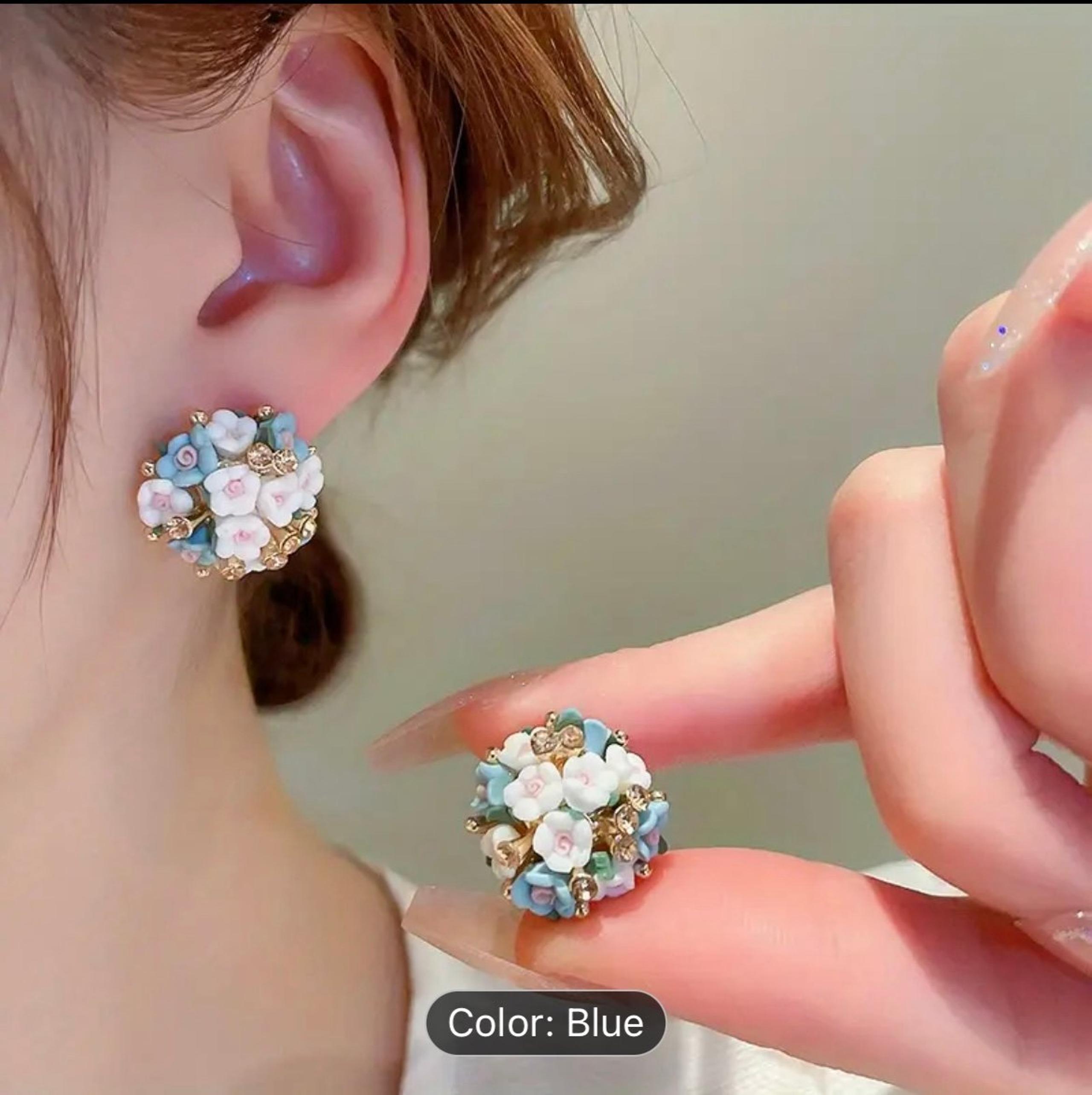 14k gold blue rose flowers earrings