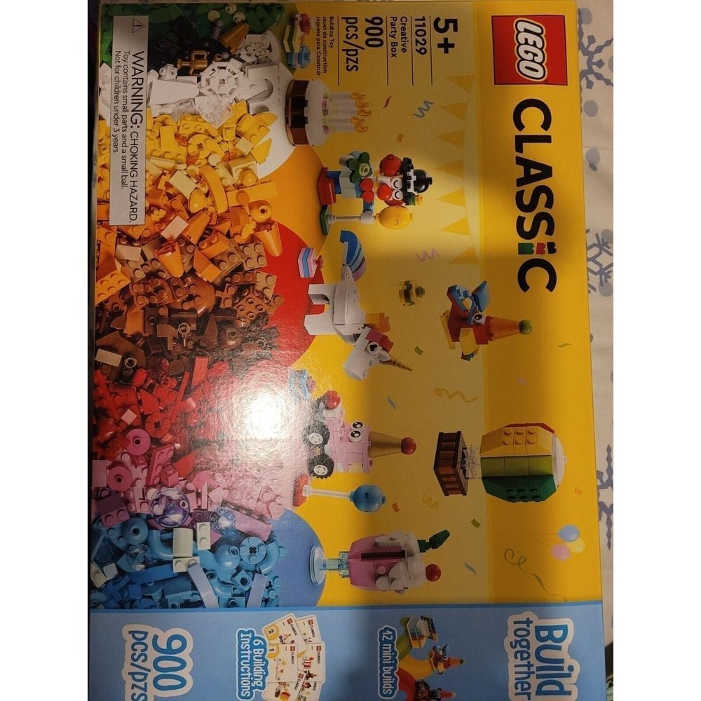 LEGO CLASSIC: Creative Party Box (11029)