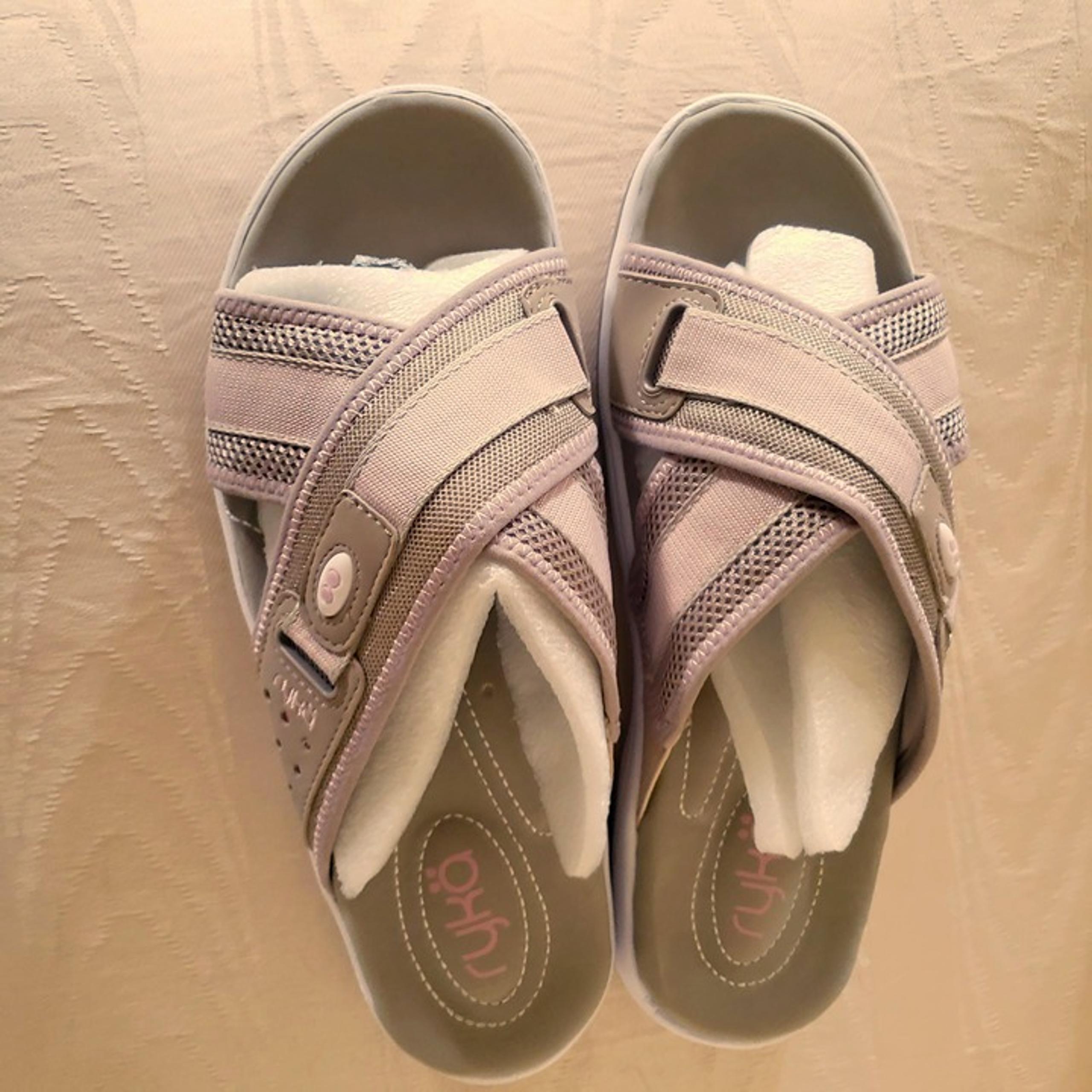New in Box Women's Ryka Tan/Pink Cross Strap Slide Sandal Size 7.5
