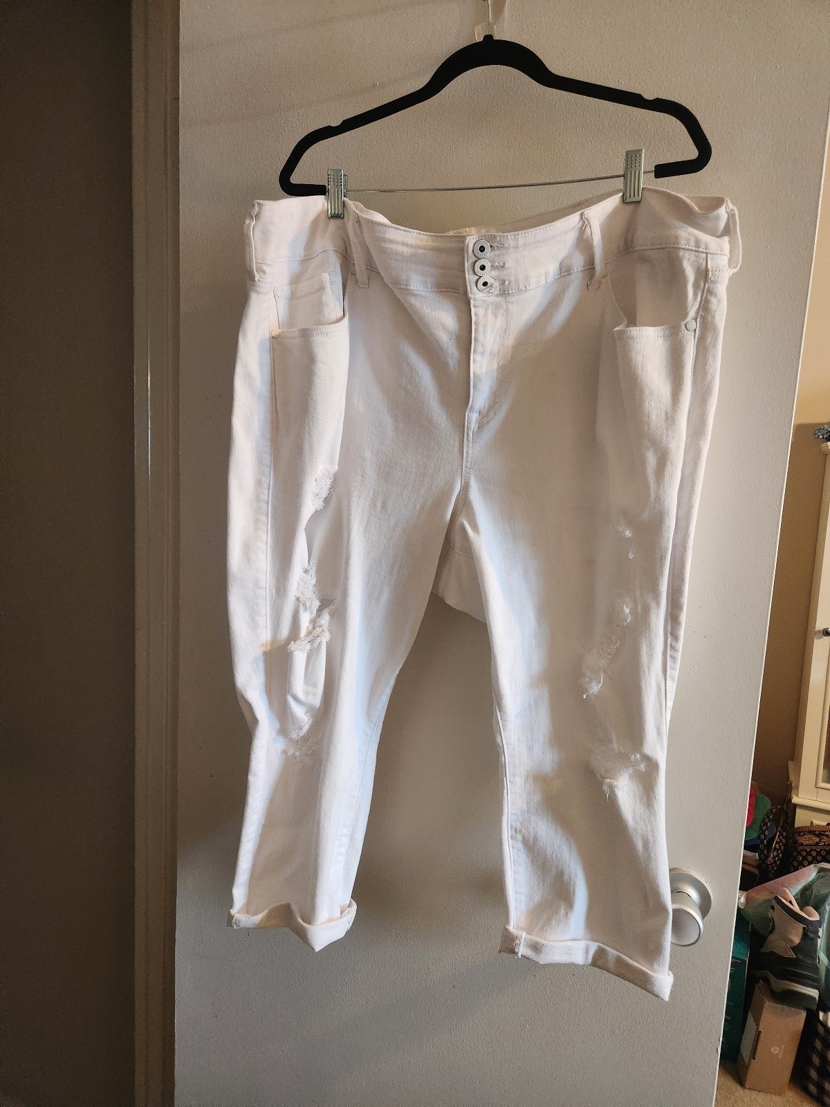 Torrid crop destructed crop white jeggings, EUC, Size 24