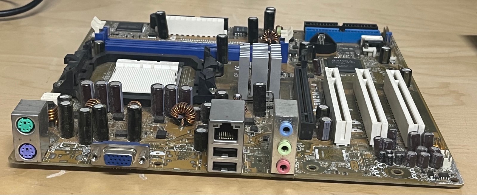 ASUS A8M2N-LA Motherboard