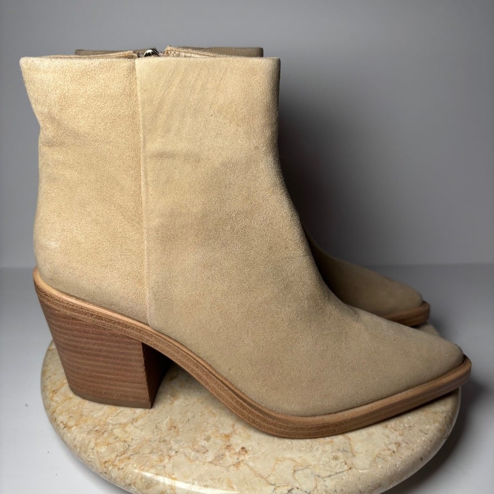Vince Camuto Tan Suede Rinvalla Bootie Womens 9 Pointed Toe Western