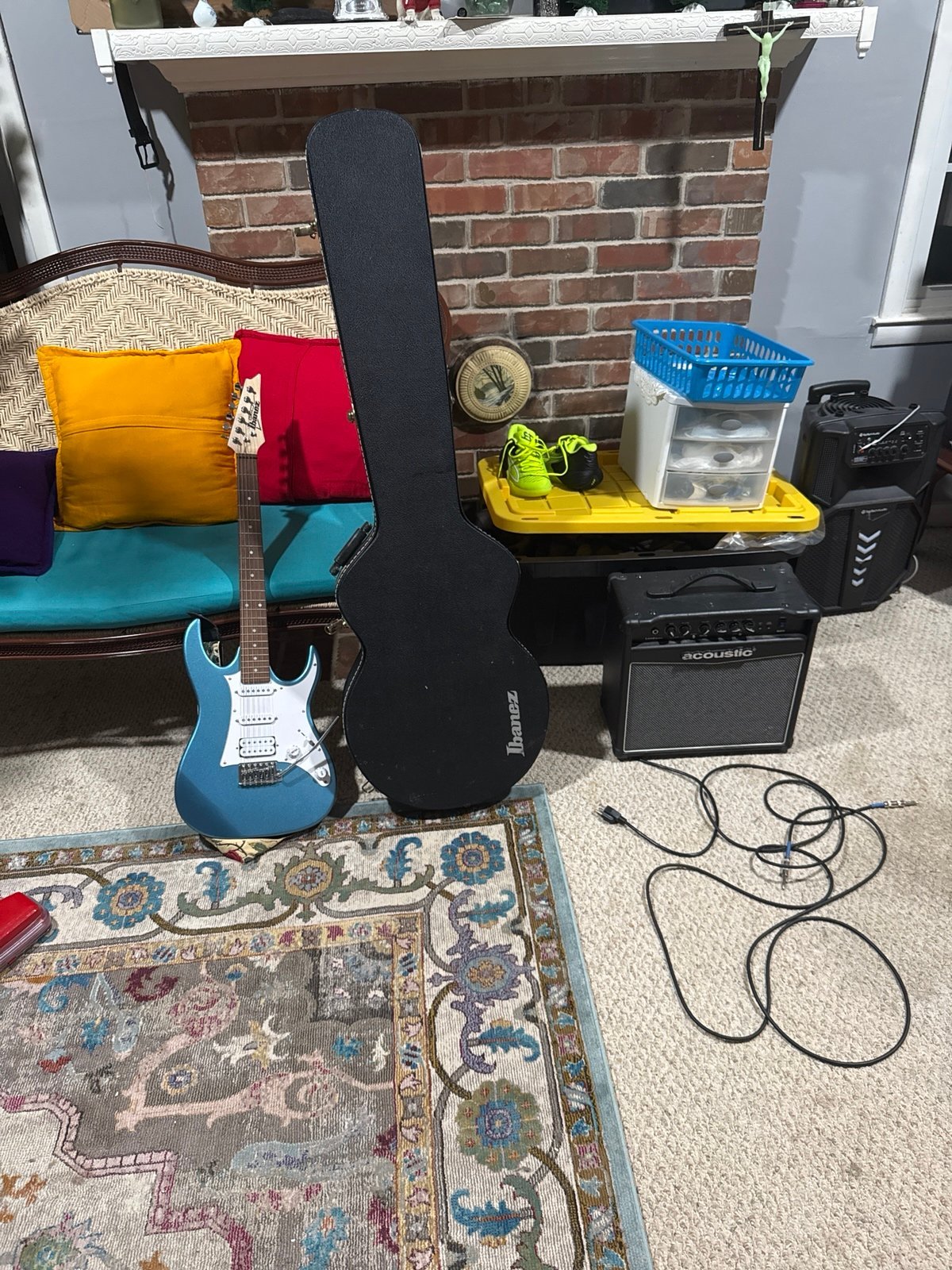 Guitar with Strap+Amp with the Cable AND Hard Shell Casing READ BIO