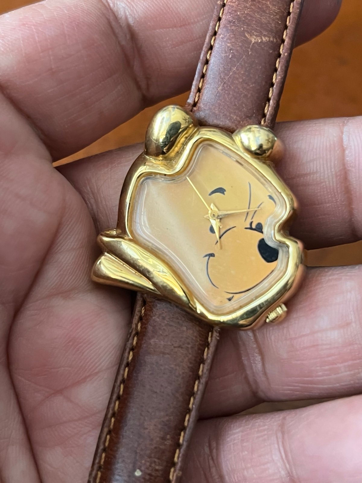 1990's Disney Time Works Winnie the Pooh Face Wristwatch watch rare vintage gold