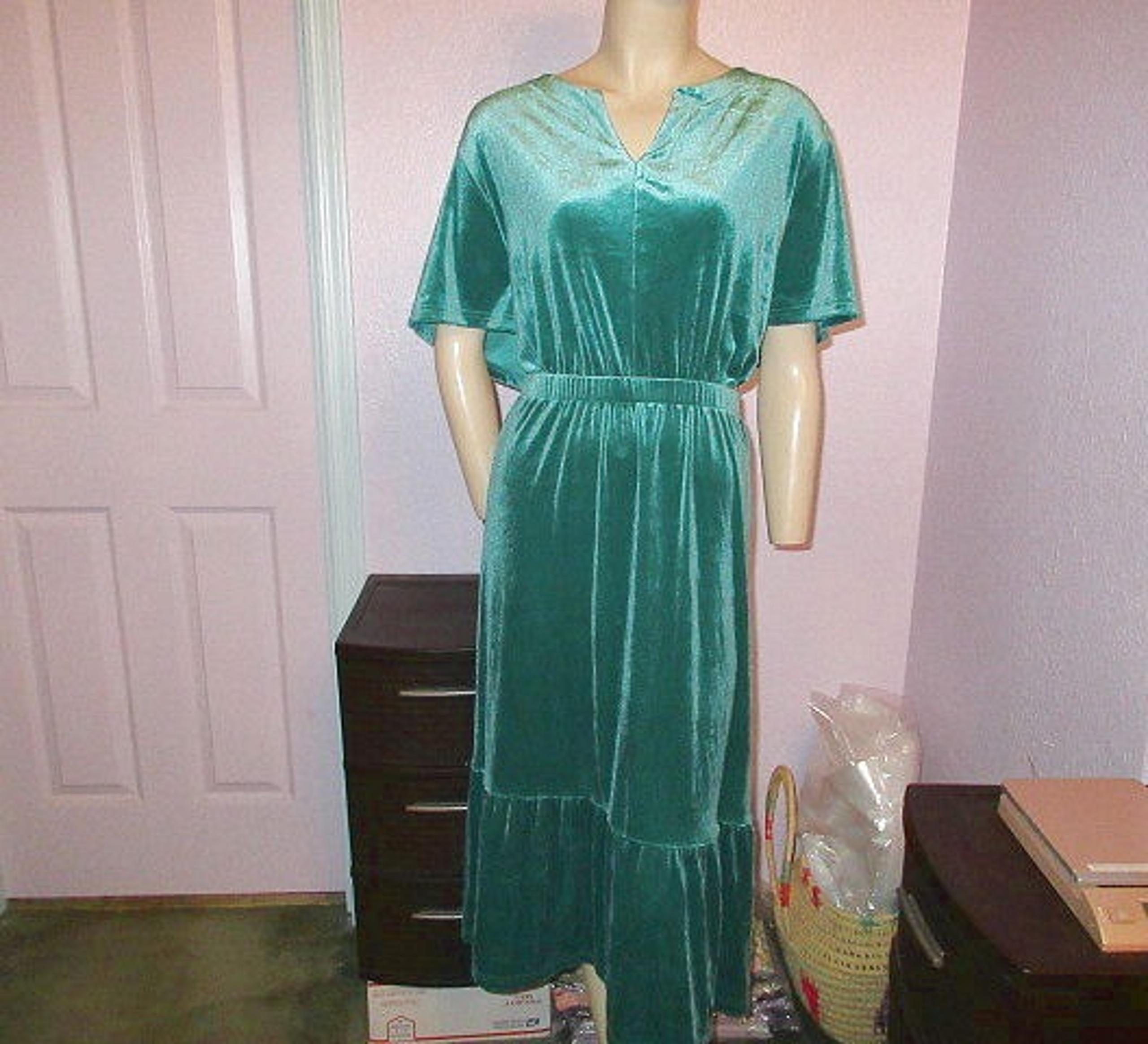 TERRA & SKY Women VELVET Midi DRESS Size 3X EMERALD Flare POCKETS Stretch A-LINE