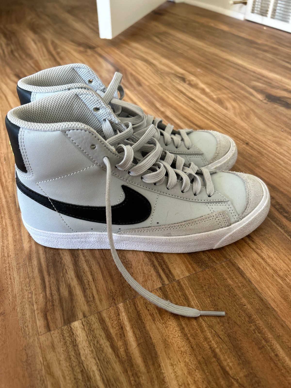 Nike blazers gray and black