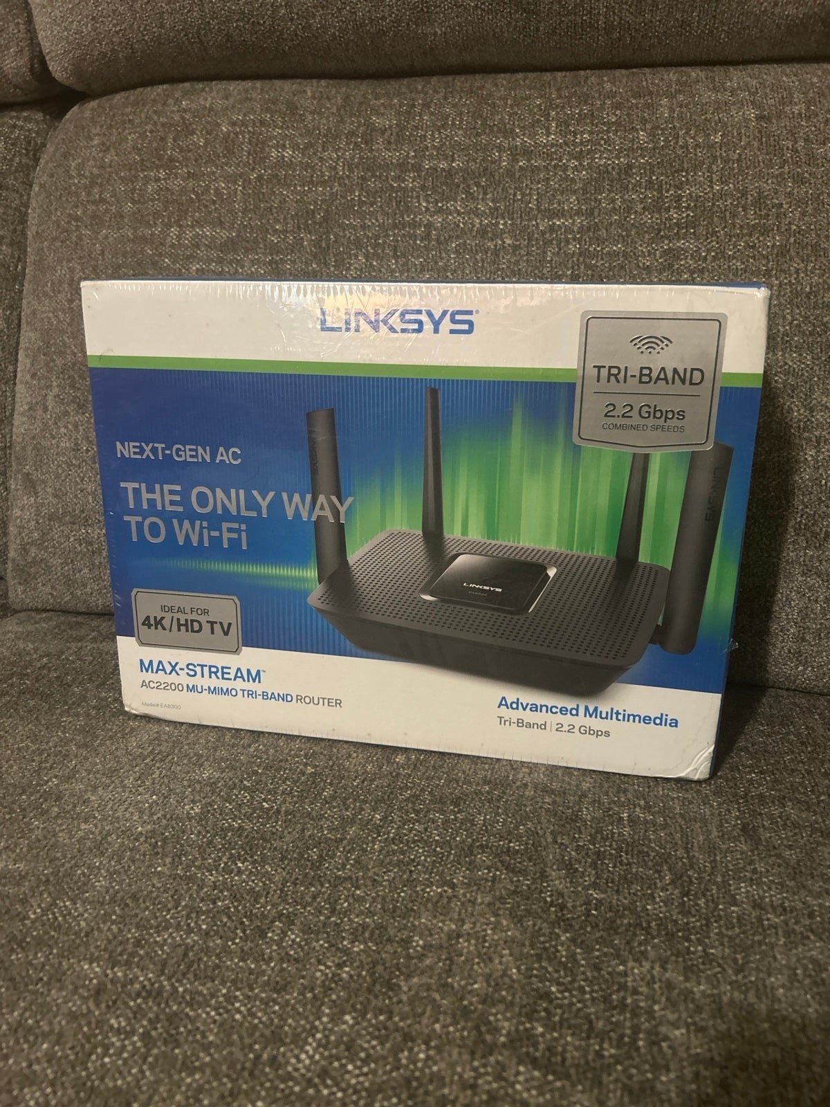 LINKSYS Max-Stream AC2200 Mu-Mimo Tri-Band Wi-Fi Router EA8300