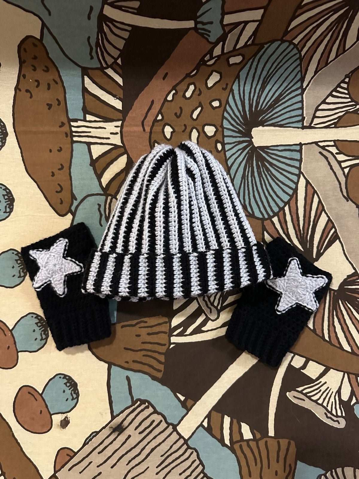 crochet beanie and gloves set