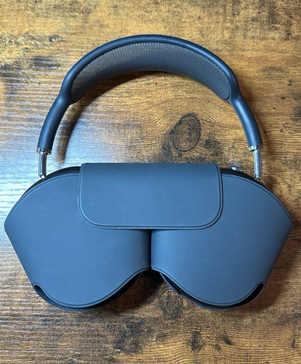 Apple AirPods Max with Smart Case in Space Gray