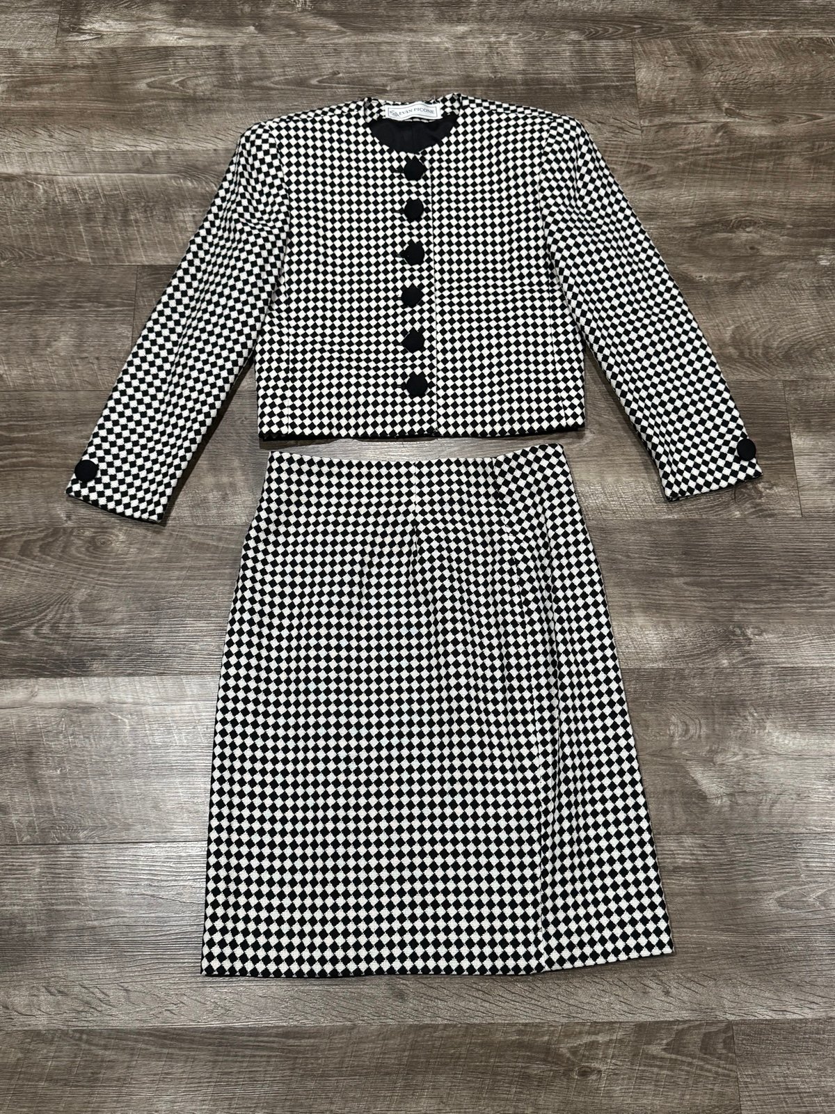 Vintage Evan Picone women’s checkered skirt suit in excellent condition