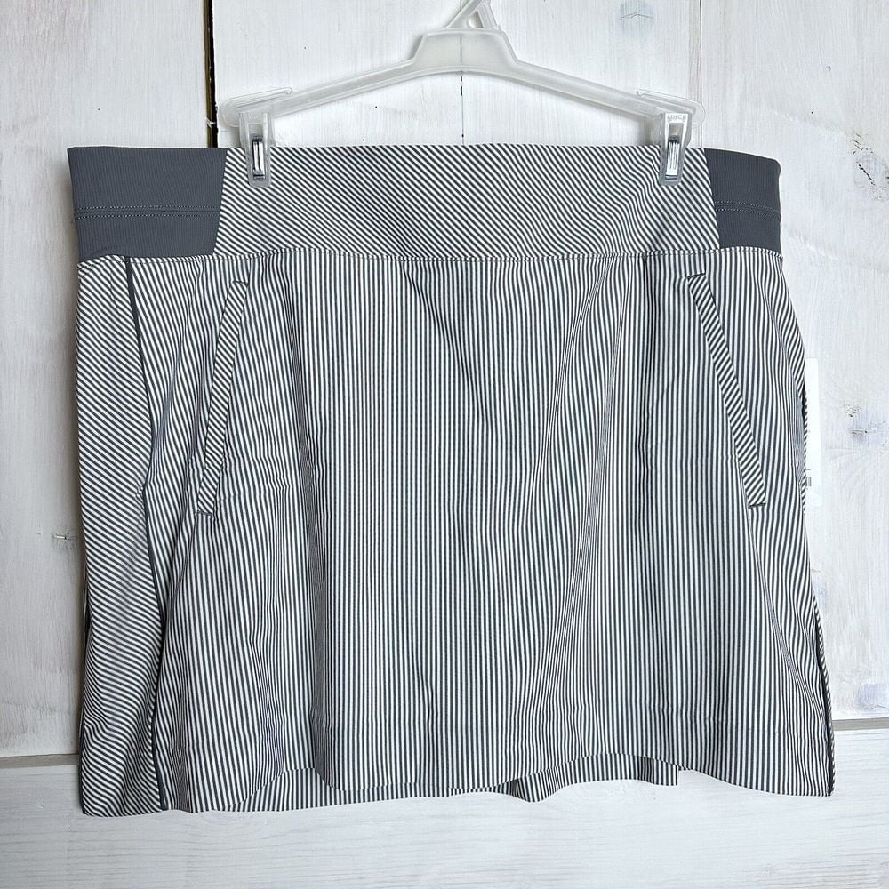 NWT Athleta Brooklyn Textured 16 Athletic Skirt Skort Gray White Stripe Size 22