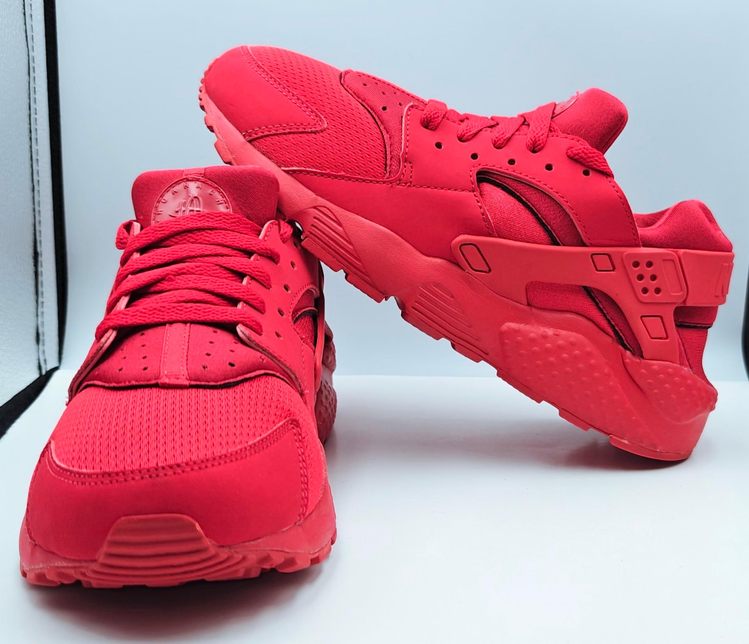 Nike Huarache Sneakers  (Size 7 Men / 8 Women)