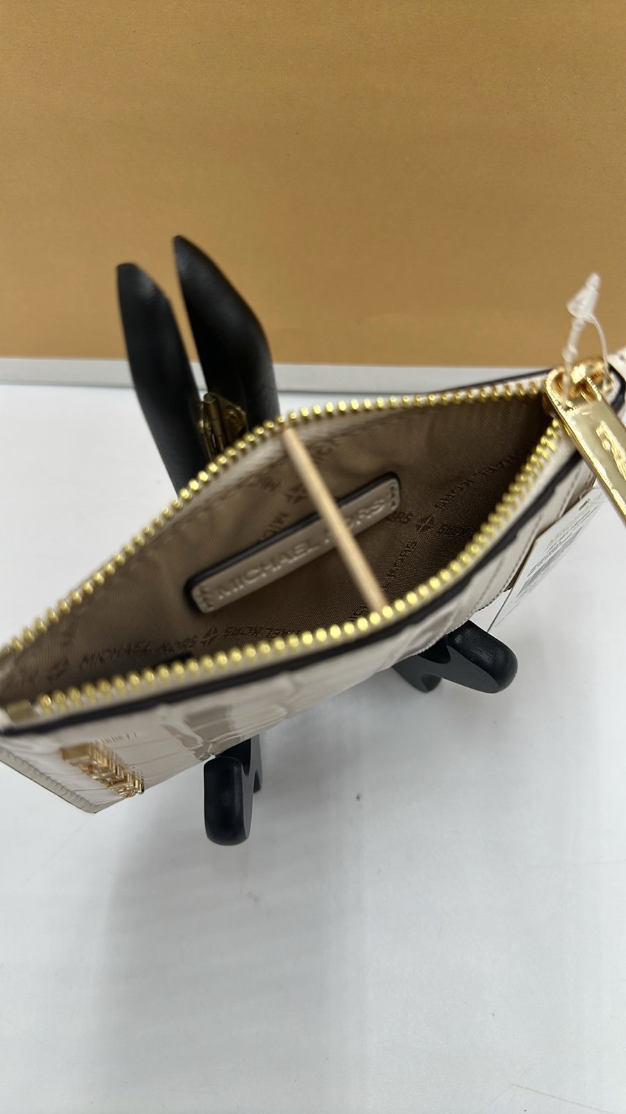 MICHAEL KORS JET SET TRAVEL MEDIUM TZ CARD CASE IN LIGHT