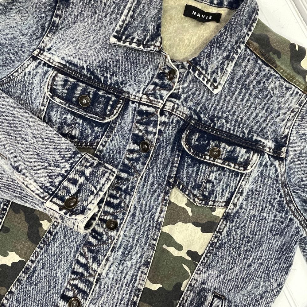 Navie Women's Large Acid Wash Camo Denim Jacket Cropped