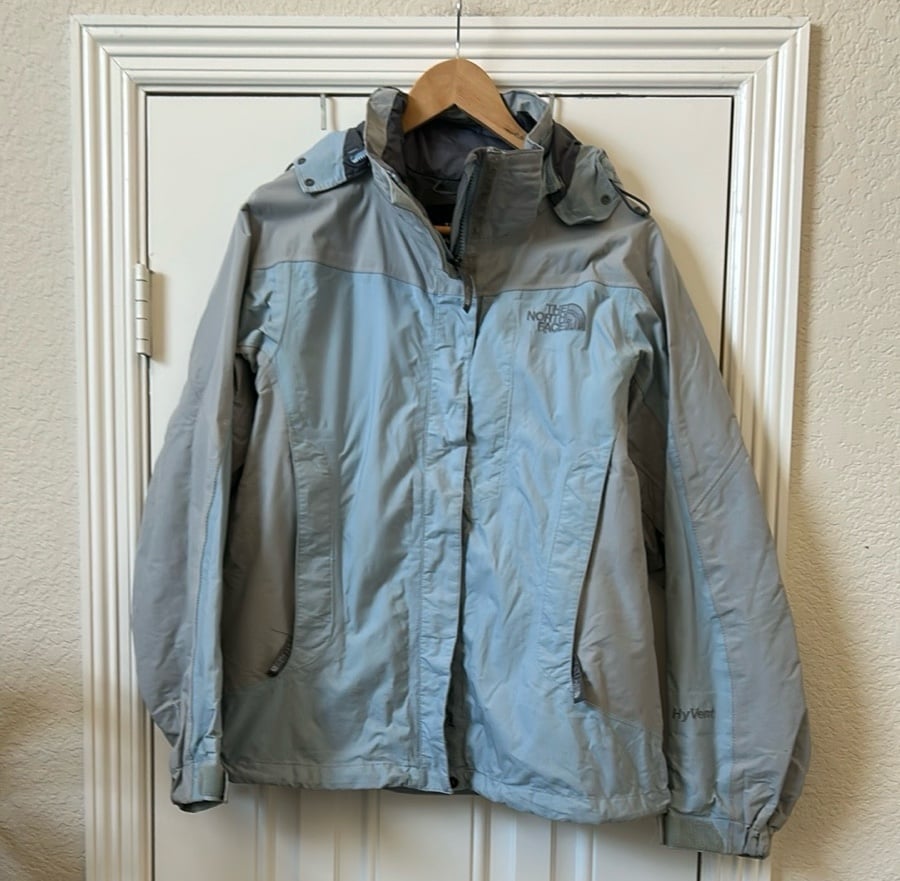 The North Face Gray Ski Jacket with Hood and Weather-Resistant Fabric