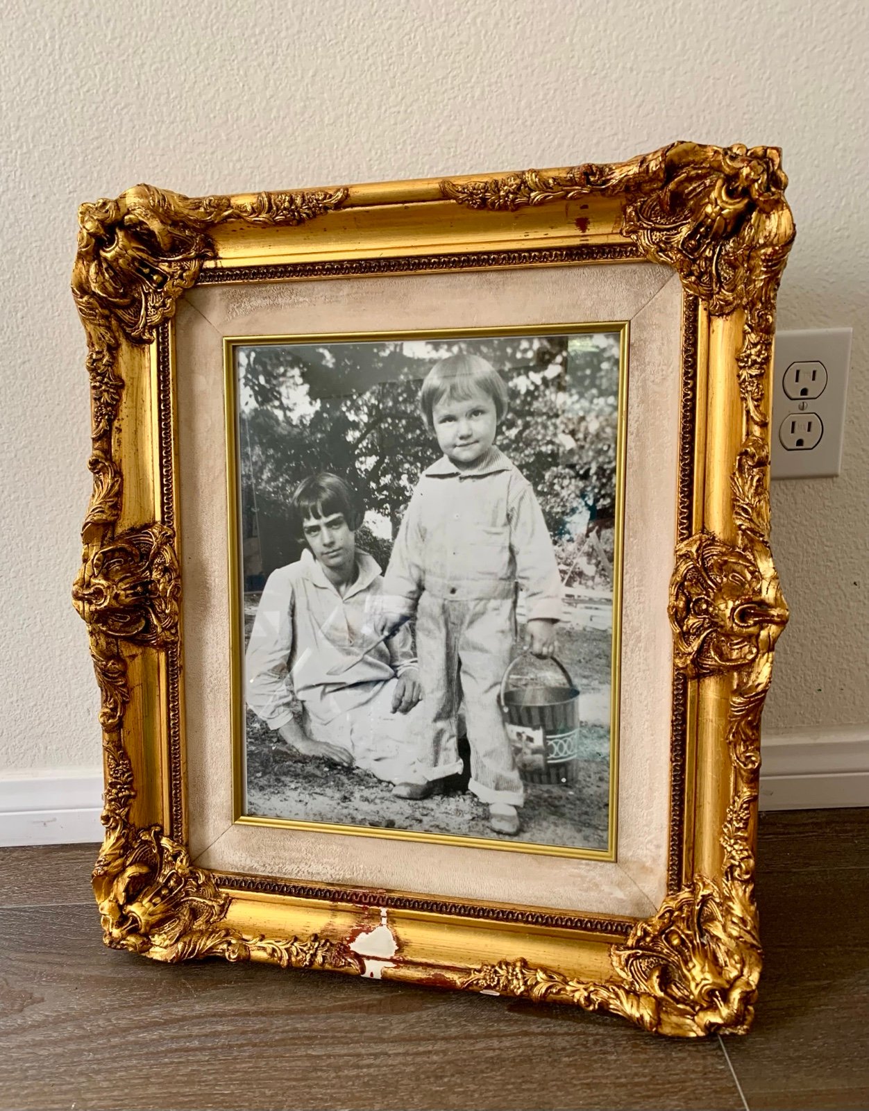 Vintage Victorian Style Wooden Gold Color Picture Frame 17/20 Inch