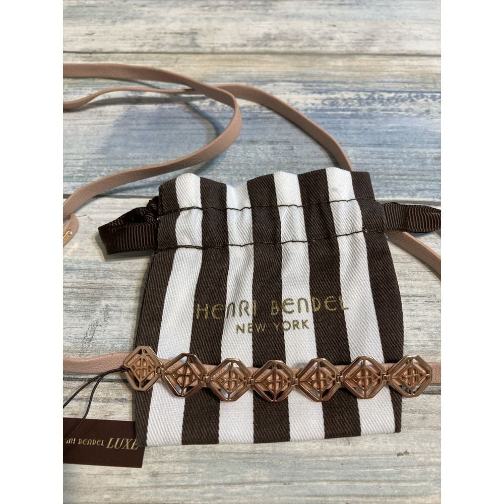 Henri Bendel Wrap Choker Necklace NWT MSRP 98.00 Tan Leather Gold Tone Pendant