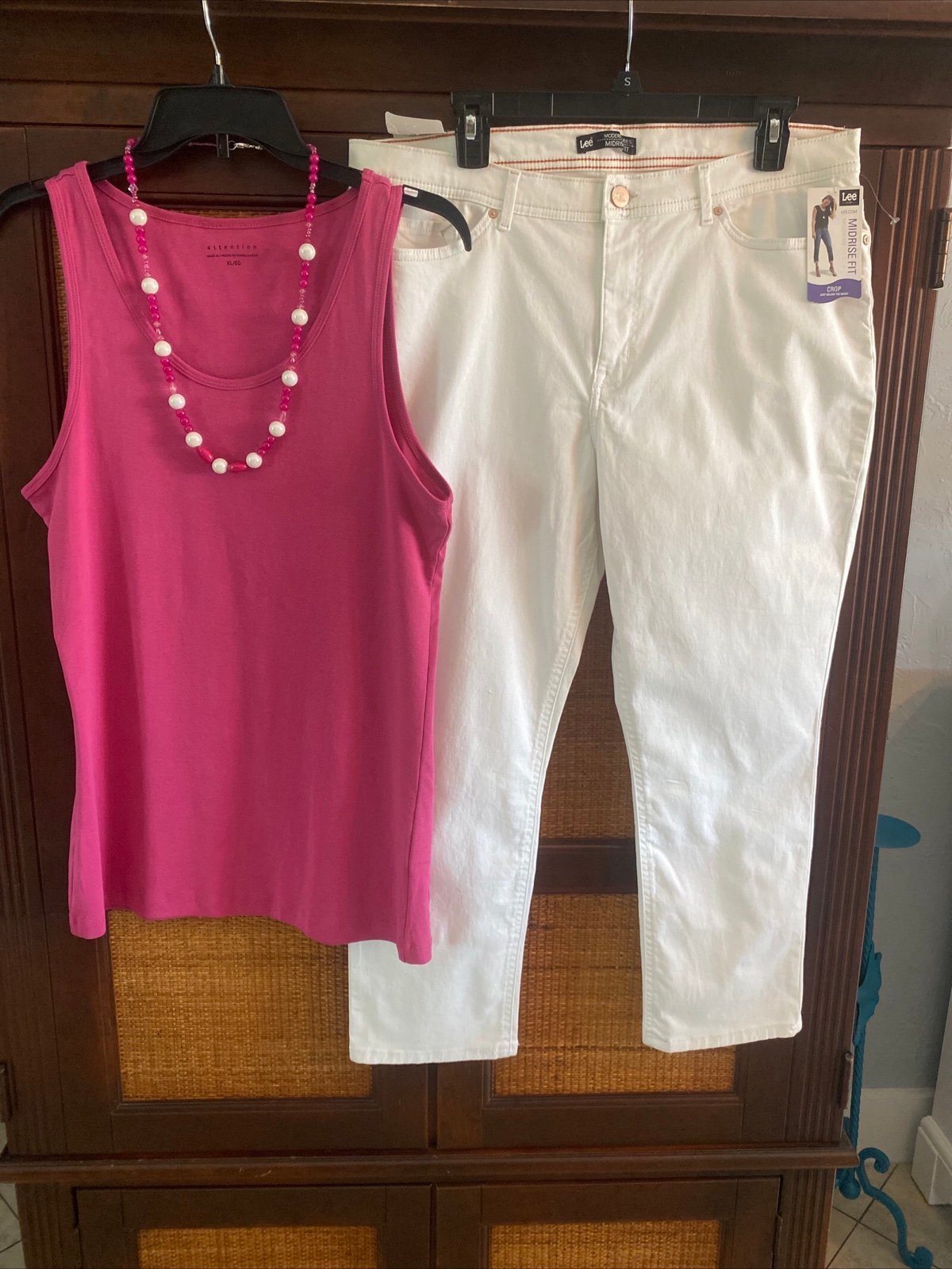 All New! Women’s Outfit: XL Top; 16 White Crop Jeans; NWOT! Jewelry Set.