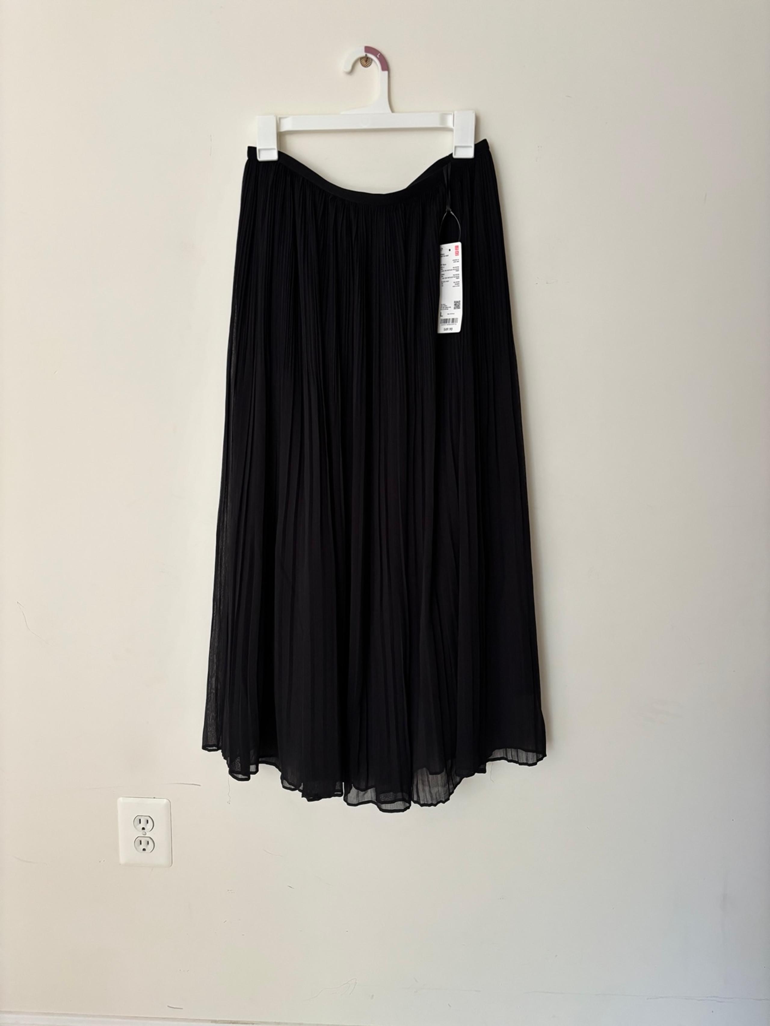 Uniqlo Black Chiffon Pleated Skirt