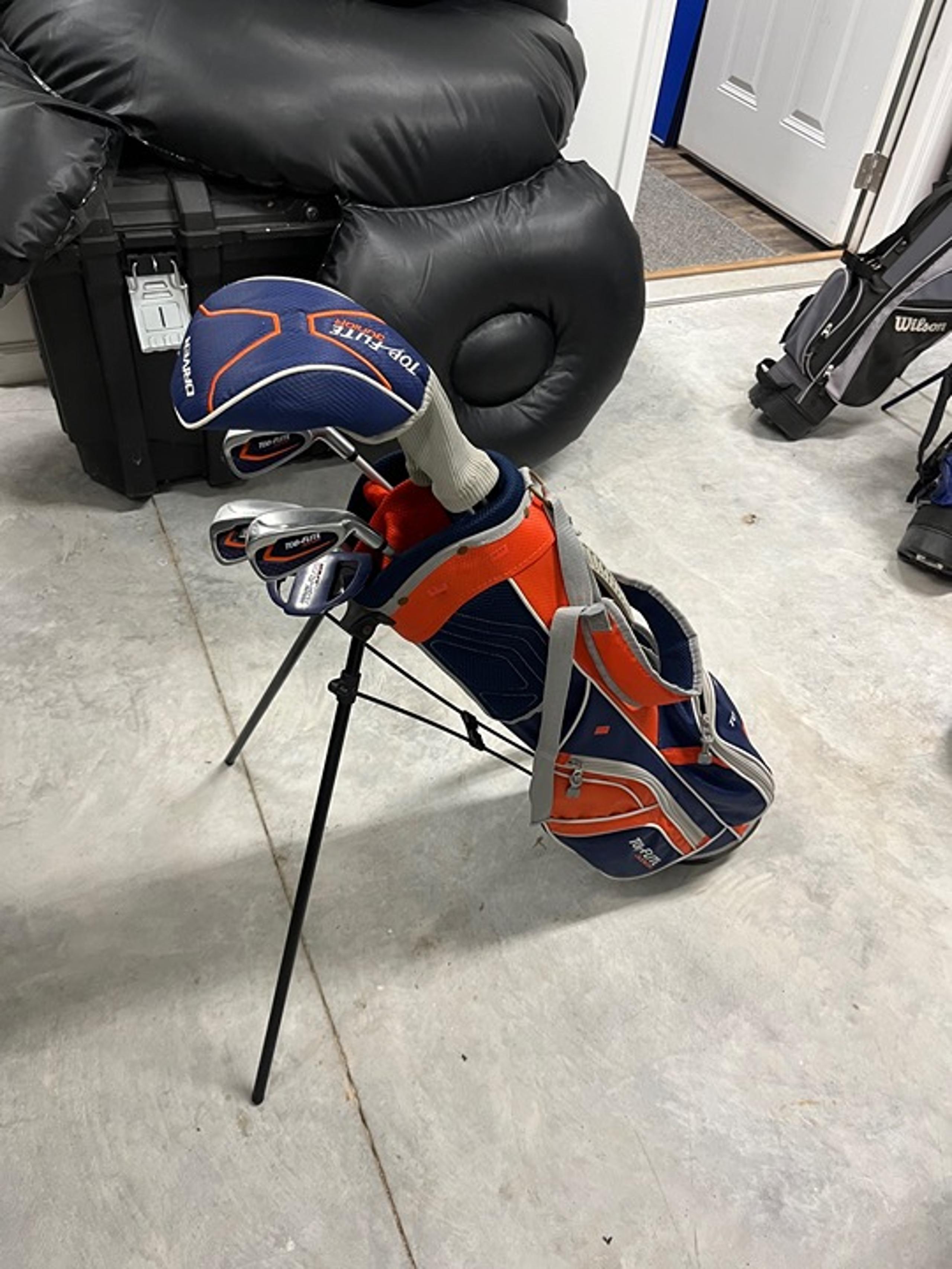 Complete set of Top Flite Junior Golf clubs (RH)