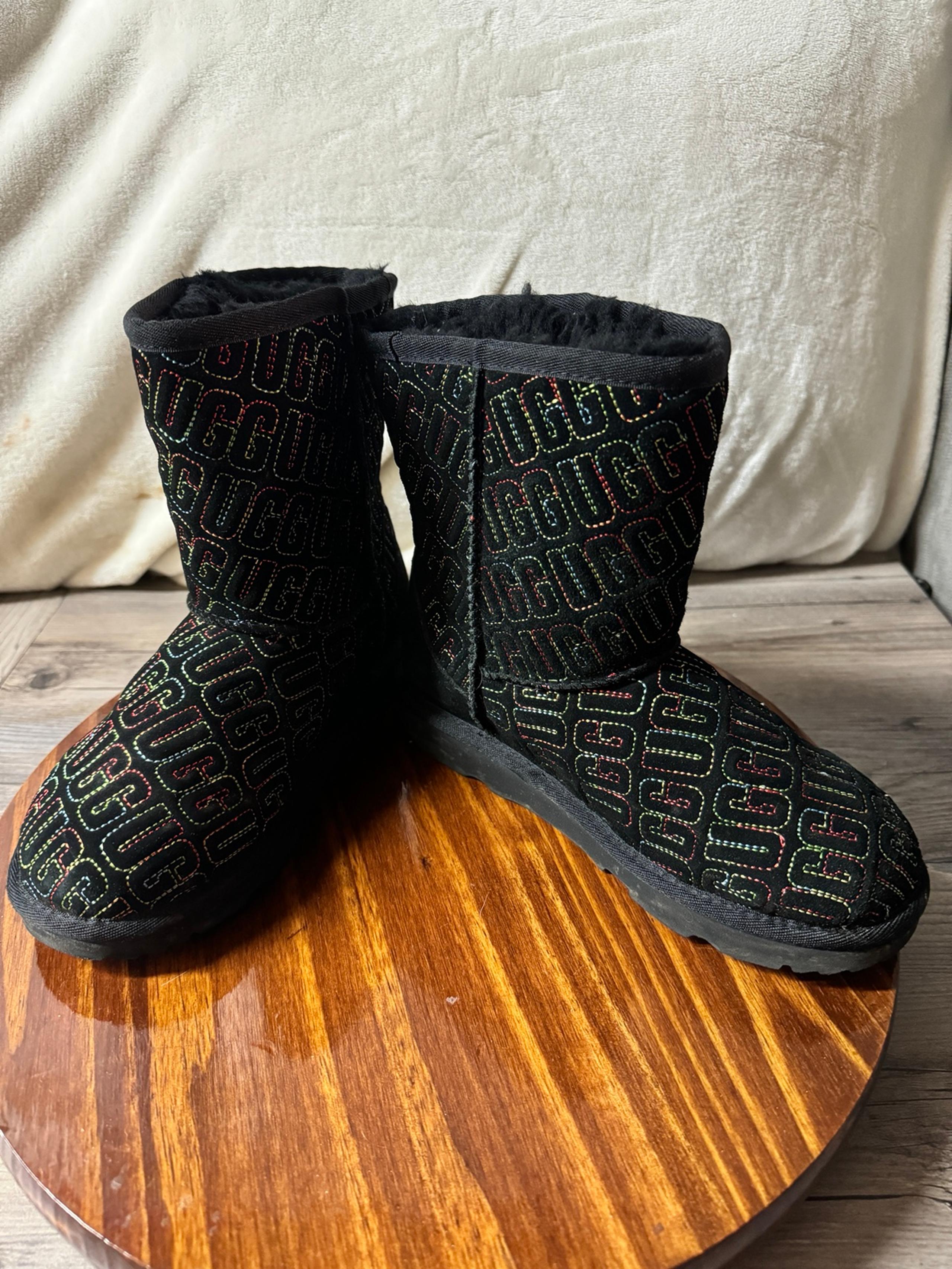 UGG Australia Classic II Graphic Kids Youth Girls Boots 1112383K Black Size 3