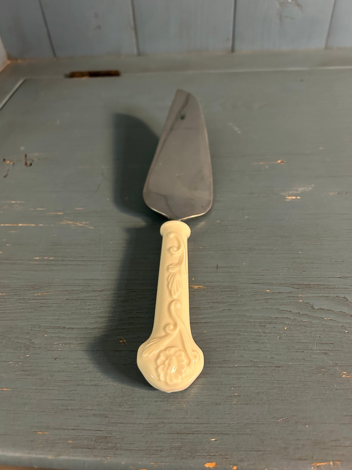 Lenox Cake Serving Knife 10 Cream Color Floral Scroll