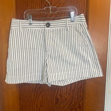 Cabi Vivi short, size 2