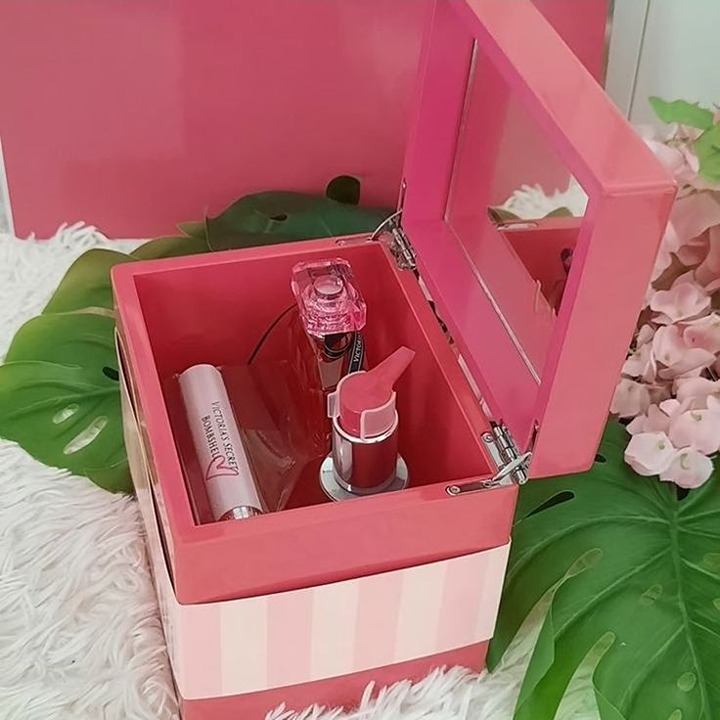 お得な ★VS★ ホリデー限定 Bombshell Giftセット♡ Amazon.com : Victoria's Secret Bombshell Perfume 1.7 Eau de