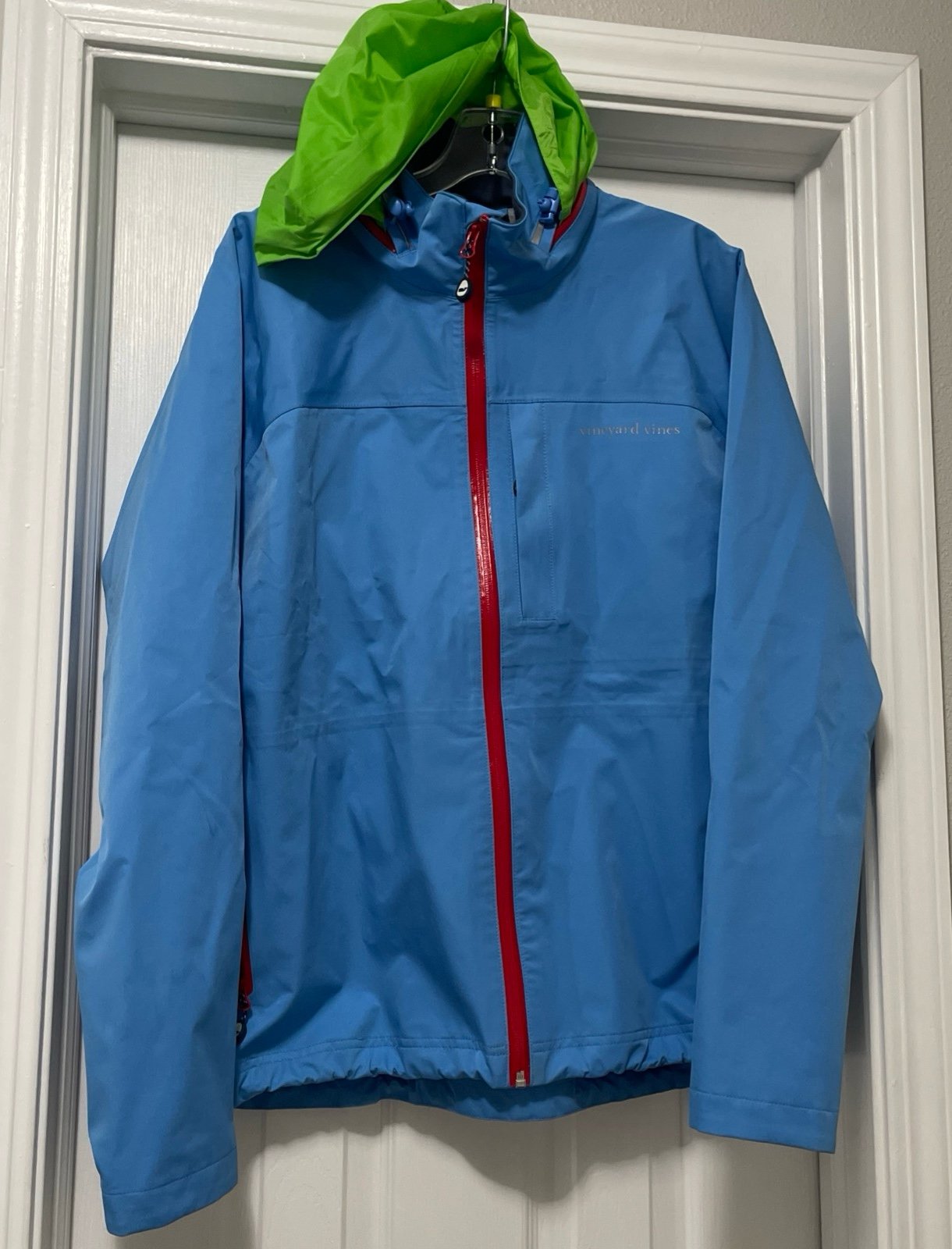 Vineyard Vines Men’s Rain-jacket , Size Small Color Blue. Lightweight