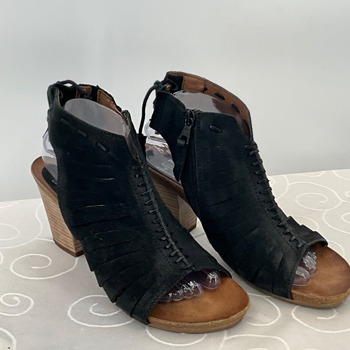 Miz Mooz Black Leather Heeled Sandals With Zipper Closure Size 40 Womens Europea