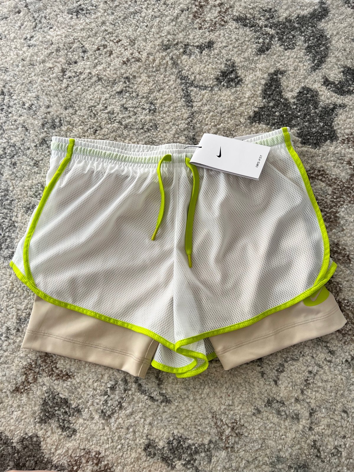 Nike Dri-FIT Tempo Icon Clash shorts for Girls - Size L Nike Dri-FIT Tempo Icon Clash shorts for Girls - Size L