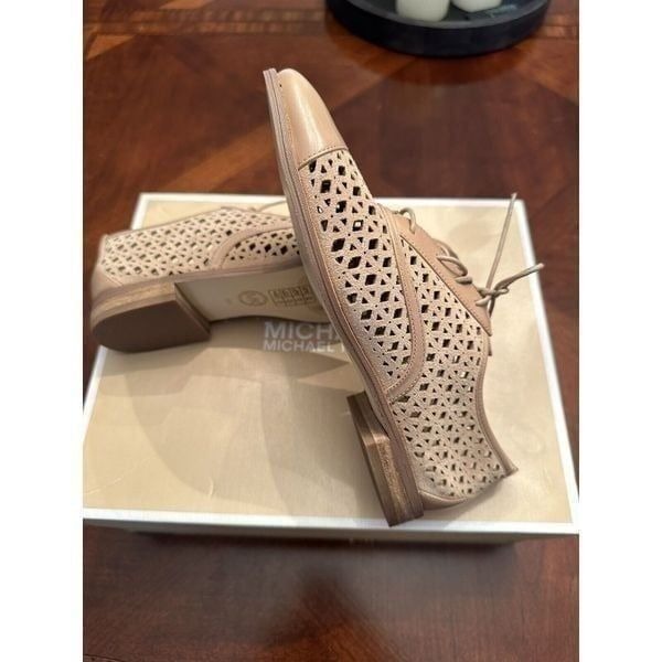 Michael Kors Sunny Lace Up Vachetta Leather Oxfords Laser Cut Cap Toe 6