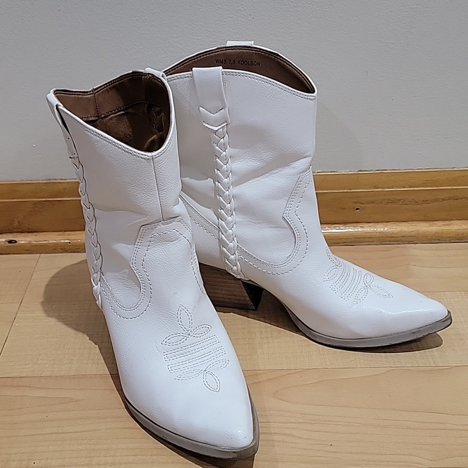 Dolce Vita 7.5 Koolson White Cowgirl Boots