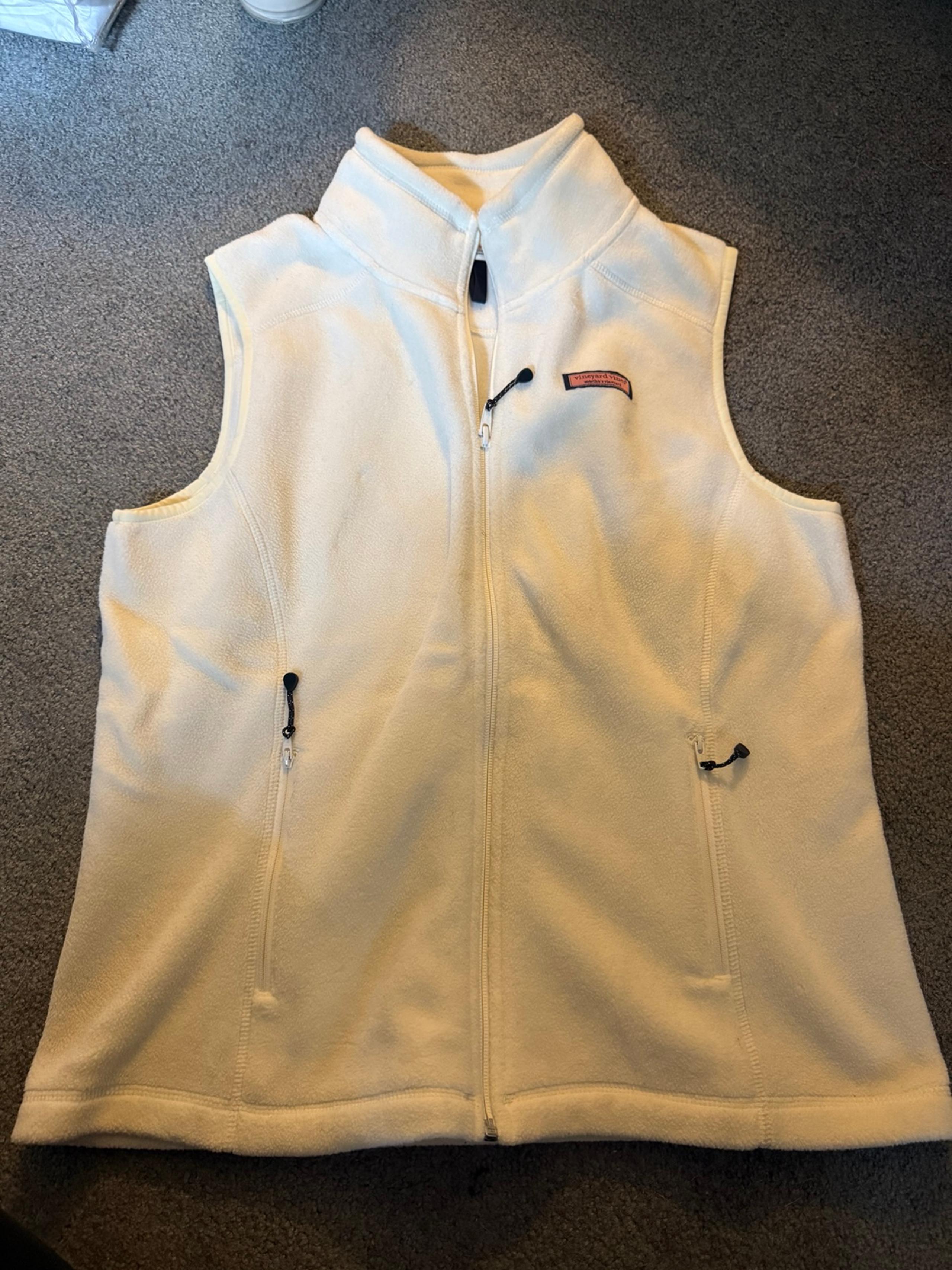 White vineyard vines women’s sleeveless Vest