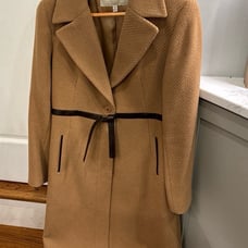 Gorgeous dressy women’s camel coat in great condition!