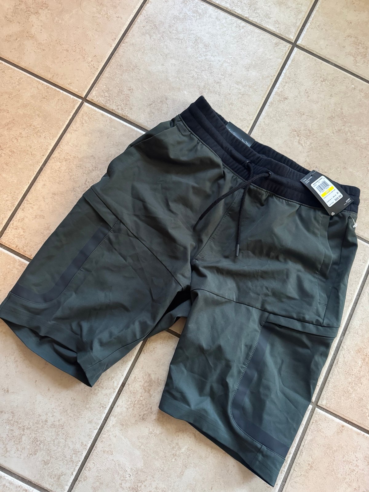 Under Armour Sportstyle Elite Baroque Green Cargo Shorts Men Size M 1306455-310